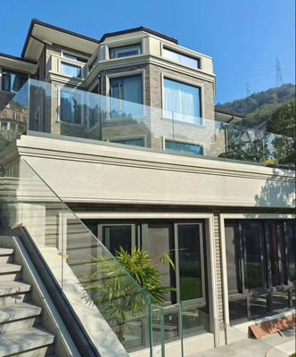 Lamel Outdoor Glass Balcony Balustrade Với Kênh Hình U Aluminium