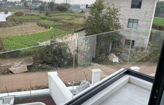 Đường rào thủy tinh U-Channel Aluminium linh hoạt