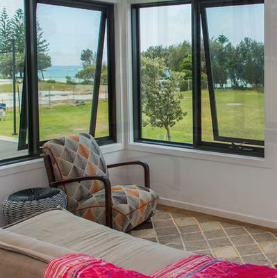 High Security Aluminum Frame Tilt And Turn Window với một cửa sổ