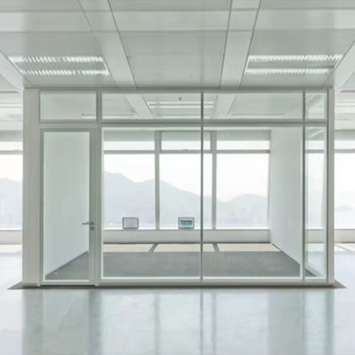 Phân kính chống âm thanh hiện đại với khung nhôm phủ bột