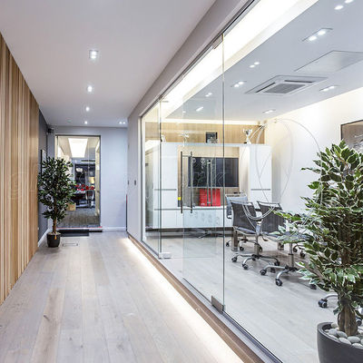 Hình khung nhôm kính phòng ngủ tường kích thước tùy chỉnh với cửa