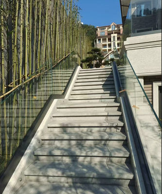 Lamel Outdoor Glass Balcony Balustrade Với Kênh Hình U Aluminium