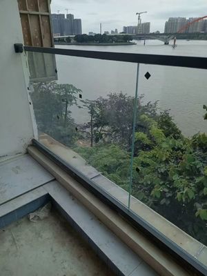 Không khung nhôm U kênh thủy tinh hàng rào hình chữ nhật U kênh balustrade