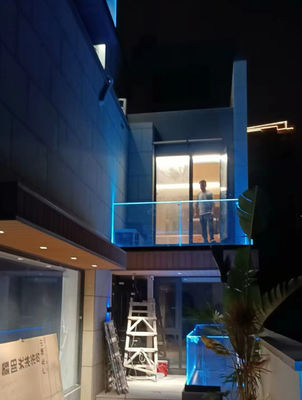 Dễ dàng lắp đặt Aluminium U Channel Glass Railing hiện đại với đèn LED