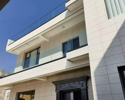 Hệ thống hàng rào kính không khung có thể tùy chỉnh cho hàng rào ngoài trời an toàn và hiện đại