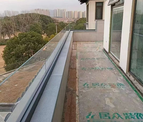 Hệ thống hàng rào kính không khung có thể tùy chỉnh cho hàng rào ngoài trời an toàn và hiện đại