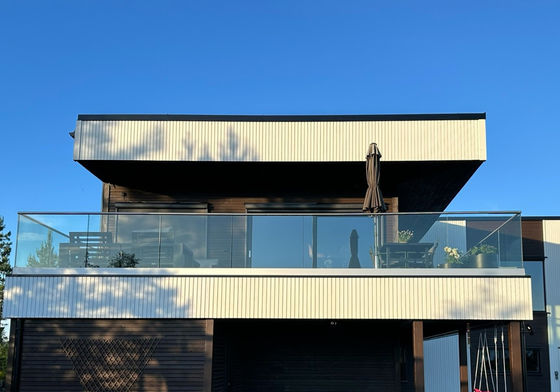 LED ánh sáng kính balustrade nhôm thiết kế hàng rào hiện đại không khung thủy tinh nóng bỏng ngoài trời ban công hàng rào