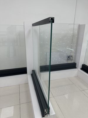 Aluminium U Channel Glass Balustrade chống thời tiết cho ngoài trời