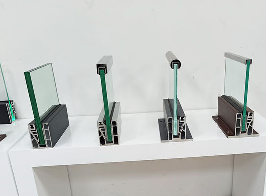Aluminium U Channel Glass Balustrade chống thời tiết cho ngoài trời