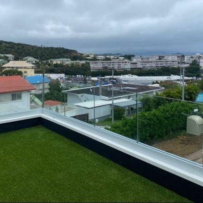 Đường rào sàn kính hiện đại ngoài trời kính nóng U Channel không khung 12-20mm Balcony Balustrades