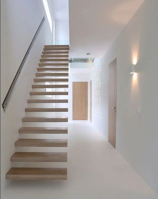 Đèn LED tự động tùy chỉnh cầu thang gỗ nổi trong nhà với chùm thép không gỉ vô hình