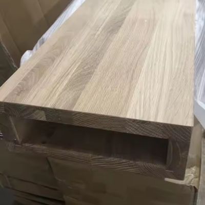 Thang gỗ nổi trong nhà thiết kế thanh lịch với chân gỗ sồi đỏ / gỗ sồi trắng