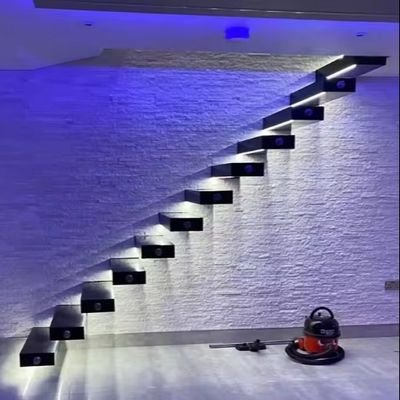 Thang gỗ nổi trong nhà thiết kế thanh lịch với chân gỗ sồi đỏ / gỗ sồi trắng