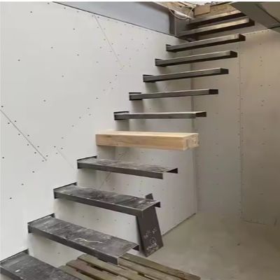 Thang gỗ nổi trong nhà thiết kế thanh lịch với chân gỗ sồi đỏ / gỗ sồi trắng