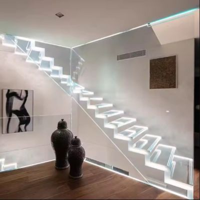Đường cầu thang nổi đèn LED được tùy chỉnh với sợi thép ẩn và hàng rào thủy tinh