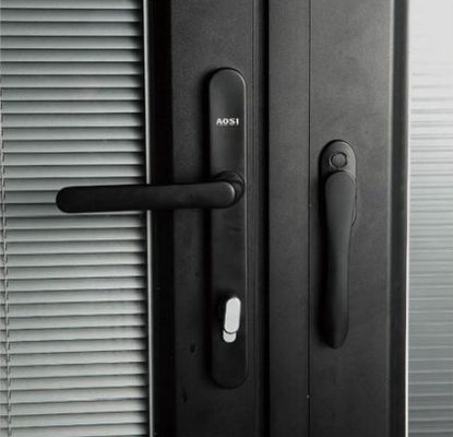 Cửa gấp nhôm thương mại với khóa nhiều điểm, bảo trì thấp và các tính năng bảo mật