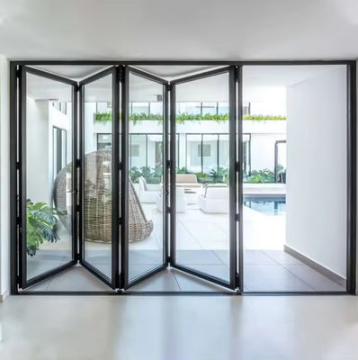 Cửa gấp nhôm thương mại với khóa nhiều điểm, bảo trì thấp và các tính năng bảo mật