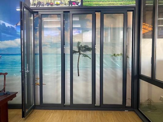 Thiết kế hệ thống cửa gấp trượt nhôm Kiểm soát không thấm nước Khóa nhiệt chống âm cửa kính