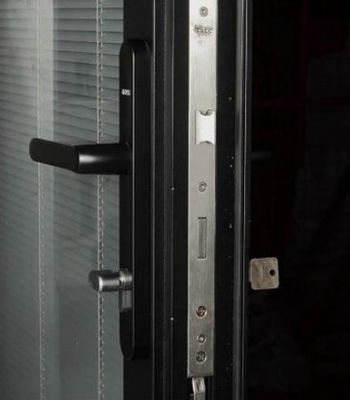 Khách hàng chống nước khung nhôm cửa gấp đôi với độ bền cao và hiệu quả năng lượng