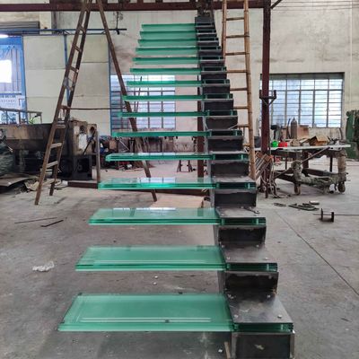 OEM / ODM tùy chỉnh Thiết kế thanh lịch cầu thang thủy tinh với hàng rào thủy tinh và tự động dẫn