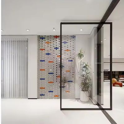 Cửa xoay nhôm bên trong bằng thép không gỉ với kính trong suốt và độ dày khung 1,8mm