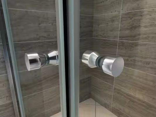 Cửa trượt nhôm bền bỉ với tuổi thọ 50 năm và hỗ trợ trực tuyến 24 giờ, với lớp hoàn thiện oxy hóa