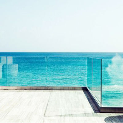 Thiết kế hiện đại 12mm kính cứng U Channel hàng rào với bảo hành năm năm và kết thúc chống thời tiết