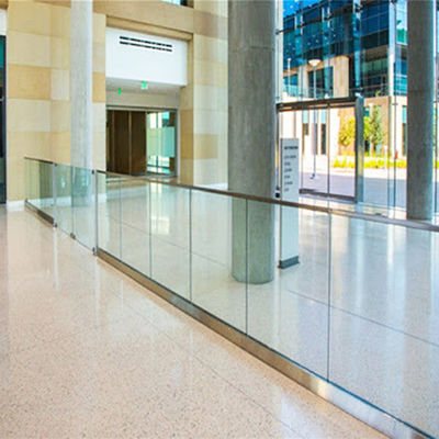 Thiết kế hiện đại 12mm kính cứng U Channel hàng rào với bảo hành năm năm và kết thúc chống thời tiết