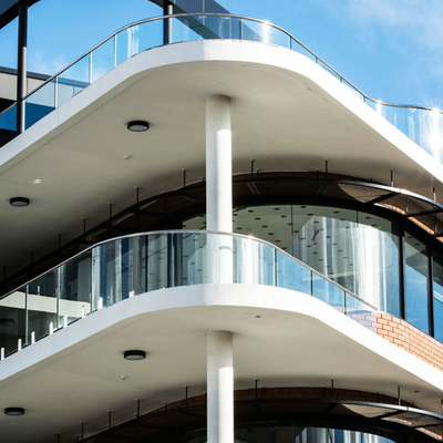 Aluminium Flat Curved Building Frameless Glass Panel Balcony Balustrade Hệ thống cắm tay