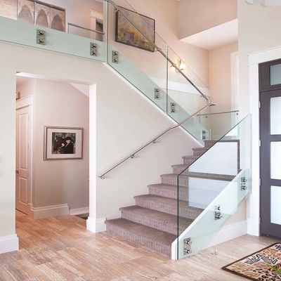 Thang cầu thang được tùy chỉnh Cửa tháp thủy tinh đậm chất cho cầu thang bên trong Balustrade