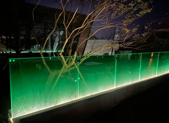 12mm cầu thang không khung kính ban công hàng rào U kênh với đèn LED