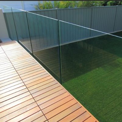 Mở nhìn không khung thủy tinh hàng rào ban công Balustrade thủy tinh U kênh với đèn LED