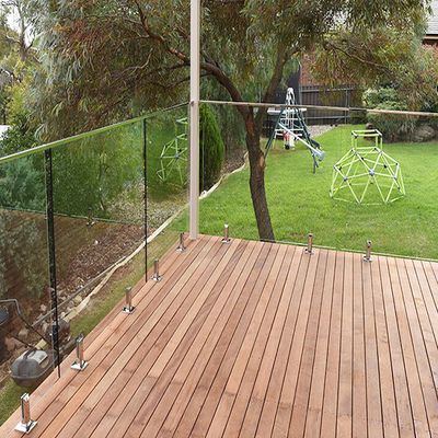 12mm dày LED có sẵn U Channel Glass Railing cho Composite Decking Frameless Glass Balustrade